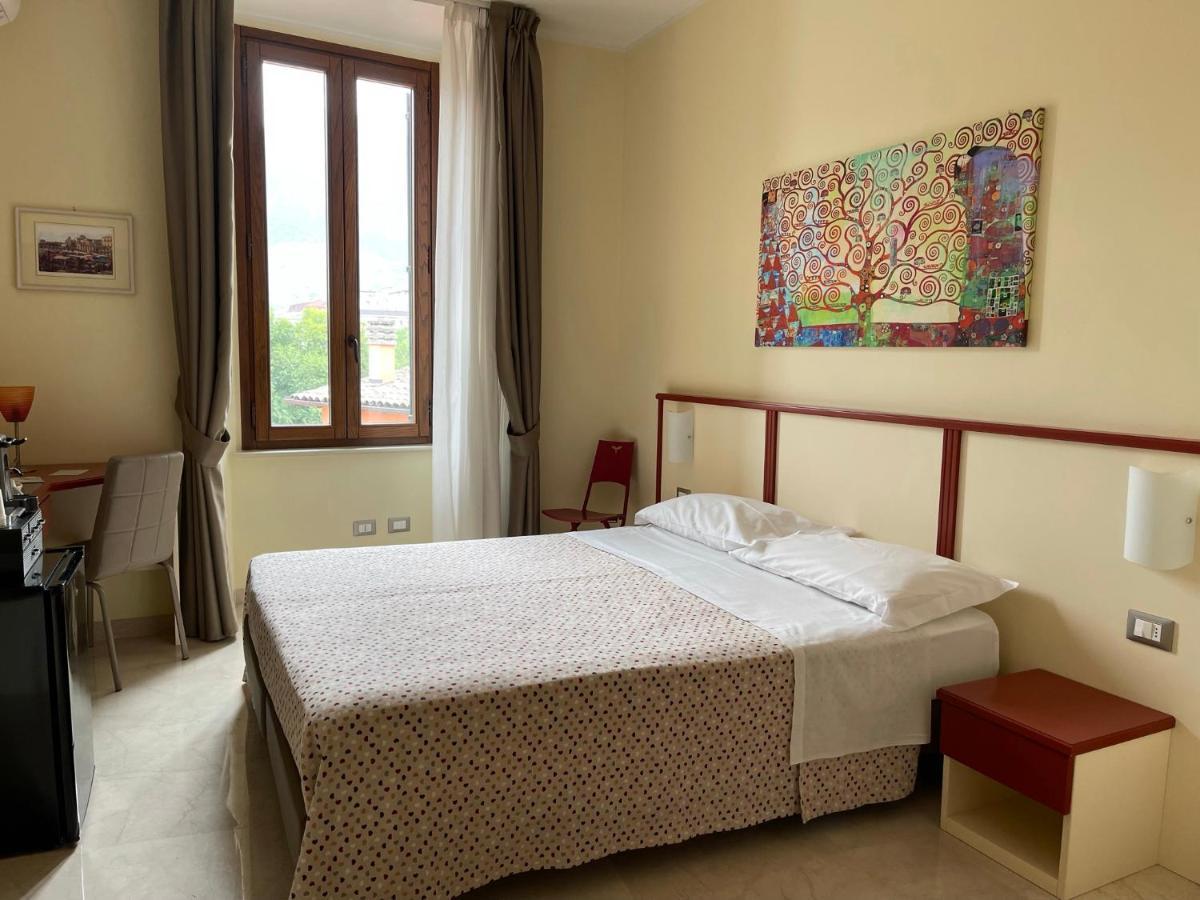 B&B Ponte Capograssi Сульмона Экстерьер фото