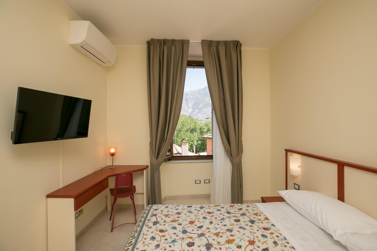 B&B Ponte Capograssi Сульмона Экстерьер фото